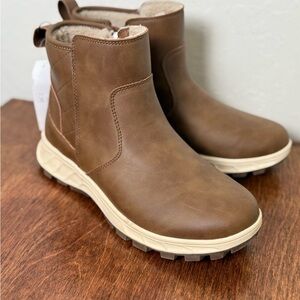 NWT Waterproof Ankle Boots